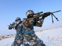 海軍陸特戰(zhàn)部隊(duì)新疆沙漠寒訓(xùn) 光膀子臥雪