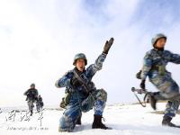 海軍陸特戰(zhàn)部隊(duì)新疆沙漠寒訓(xùn) 光膀子臥雪