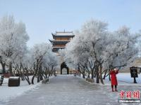 組圖：甘肅嘉峪關雪中雄關美如畫