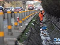 組圖：春運期間60公里高速路每天清垃圾逾20噸