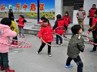 父親去世母親離家 7歲女孩獨(dú)自照顧爺爺奶奶