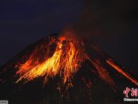 厄瓜多爾通古拉瓦火山噴發(fā) 夜空絢麗