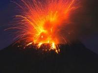 厄瓜多爾通古拉瓦火山噴發(fā) 夜空絢麗