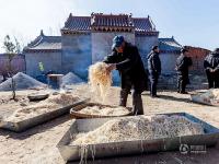 河南廟會2000人同吃“大鍋飯” 場面壯觀