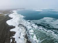 航拍青海湖破冰開湖 場面震撼