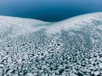 航拍青海湖破冰開湖 場面震撼