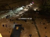 北京通州一大客車沖斷護欄后墜橋