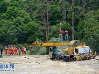 廣西多地遭遇暴雨洪水襲擊 消防用無(wú)人機(jī)參與救援