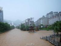 廣西暴雨致多處道路塌方 百余名游客滯留