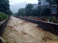 廣西暴雨致多處道路塌方 百余名游客滯留