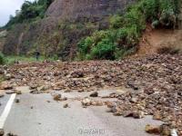 廣西暴雨致多處道路塌方 百余名游客滯留