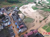 福建南平建陽區(qū)發(fā)生泥石流 受災民眾等待安置