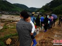 福建南平建陽區(qū)發(fā)生泥石流 受災民眾等待安置