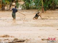 斯里蘭卡暴雨引發(fā)大規(guī)模泥石流 數(shù)百人被埋