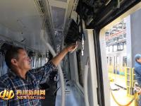 成都建超萌熊貓主題列車(chē) 網(wǎng)友直呼會(huì)舍不得下車(chē)