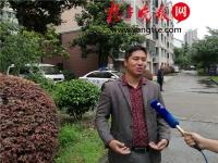 男子徒手爬六層樓救下被陽臺掛住小女孩