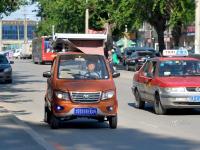 沈陽(yáng)七旬老人將電動(dòng)汽車改裝成“太陽(yáng)能車”