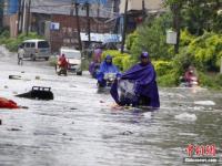 廣西柳州暴雨 數(shù)十輛公交車(chē)被淹沒(méi)