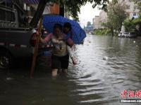 廣西柳州暴雨 數(shù)十輛公交車(chē)被淹沒(méi)