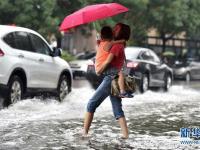 天津局部現(xiàn)暴雨天氣 致道路積水