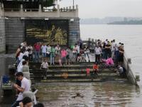 長沙遭遇今夏最強(qiáng)暴雨 望江公園山體垮塌