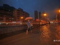 武漢再遭100毫米以上強暴雨 雨滴密如珠簾