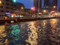 武漢再遭100毫米以上強暴雨 雨滴密如珠簾