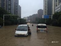 武漢再遭100毫米以上強暴雨 雨滴密如珠簾