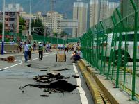 蘭州遇今年最強降雨 一主干道路面塌陷