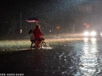 河南安陽(yáng)遭百年一遇暴雨 城區(qū)汪洋如大海