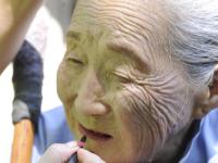 秀恩愛秀到100歲：安徽“鉆石婚”夫妻拍婚紗照