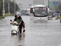 洛陽遭遇短時強降水 部分路段積水斷行