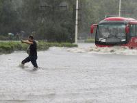 洛陽遭遇短時強降水 部分路段積水斷行