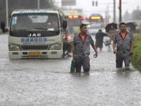 洛陽遭遇短時強降水 部分路段積水斷行