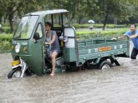 洛陽遭遇短時強降水 部分路段積水斷行