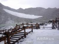 成都酷暑 相距270公里的達古冰山迎2016年初雪