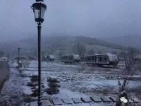 北京首場雪降落延慶海坨山 呈“海坨戴雪”景觀