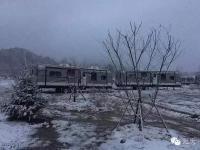 北京首場雪降落延慶海坨山 呈“海坨戴雪”景觀