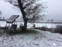 北京首場雪降落延慶海坨山 呈“海坨戴雪”景觀