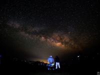 銀河劃過尼泊爾夜空 美得動人心魄