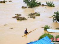 貴州雷山縣遭受大暴雨襲擊 大橋被沖斷