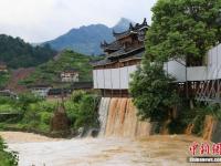 貴州雷山縣遭受大暴雨襲擊 大橋被沖斷