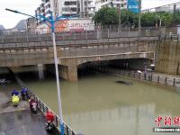 桂林暴雨襲城致多處內(nèi)澇 車輛被淹