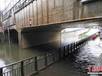 桂林暴雨襲城致多處內(nèi)澇 車輛被淹