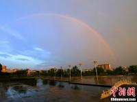 江西湖口雨后現(xiàn)美麗彩虹