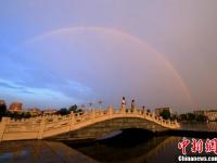 江西湖口雨后現(xiàn)美麗彩虹