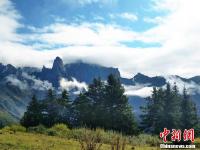 甘肅藏鄉(xiāng)深秋山間無重景