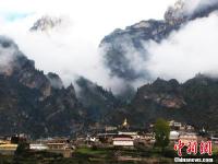 甘肅藏鄉(xiāng)深秋山間無重景