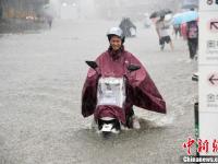 海口遭暴雨襲擊成“水城”