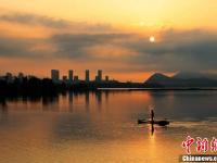 福建東僑晨景山湖一體美如畫